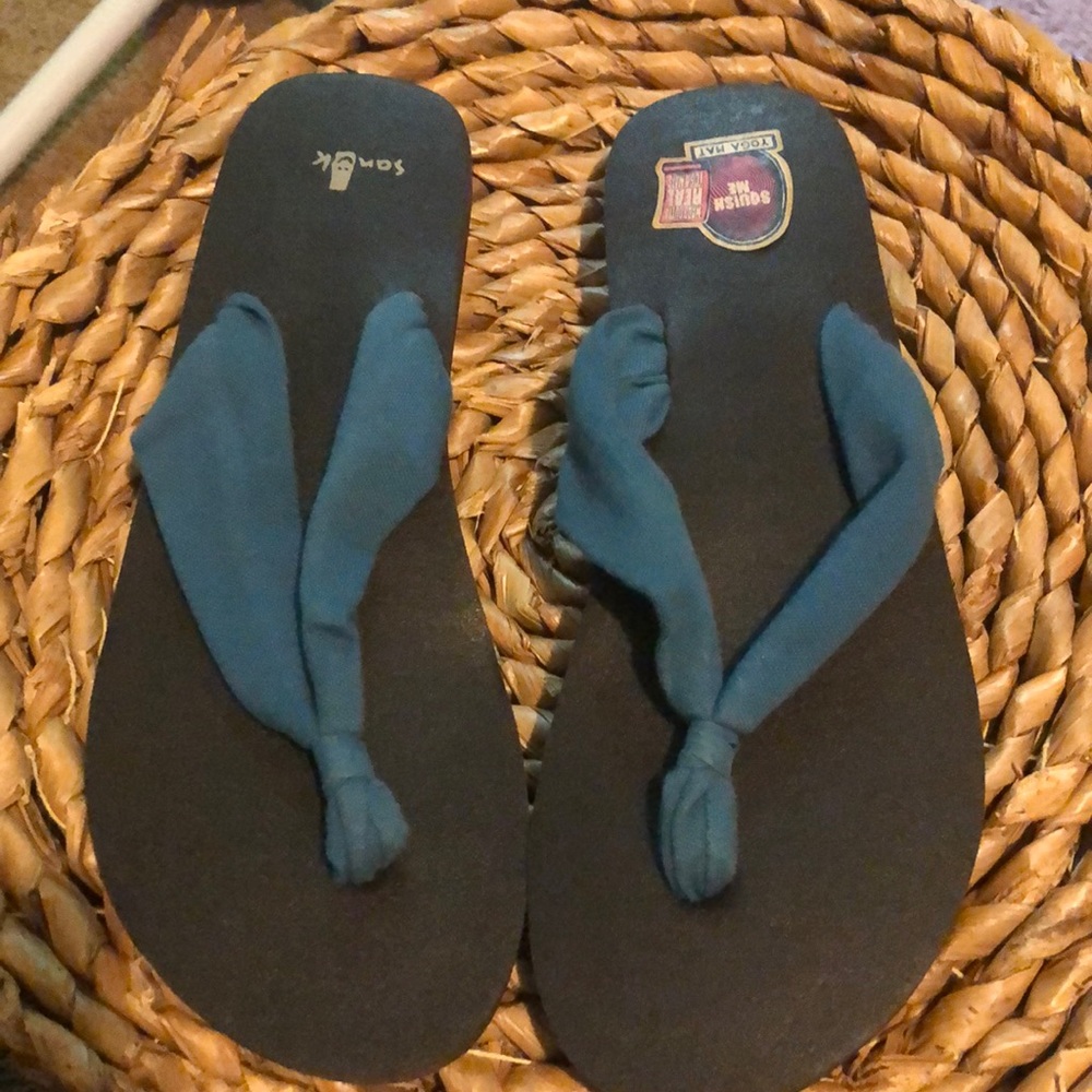 Sanuk shoes
